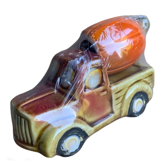 Salt Pepper Shaker Set Autumn Pumpkin Farm Truck Artisan Hand Painted Ceramic - Picture 1 of 10